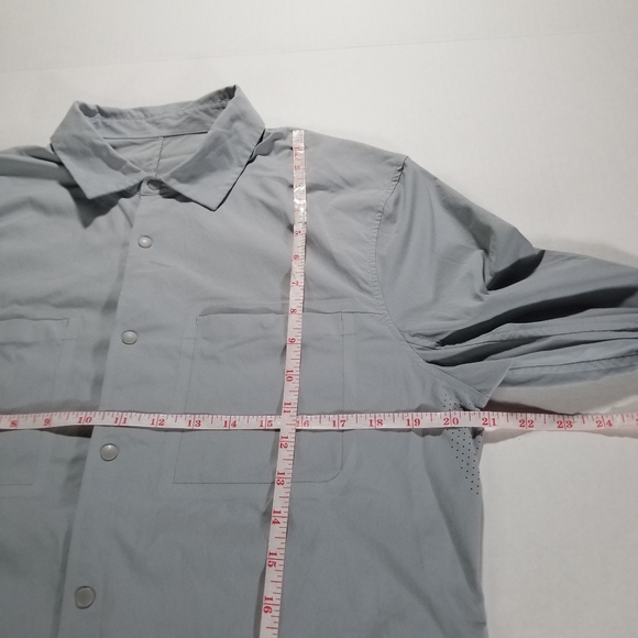Lululemon Button Down Snap Lab Shirt Medium M Gray Collared Vented Casual Mens - Picture 8 of 9